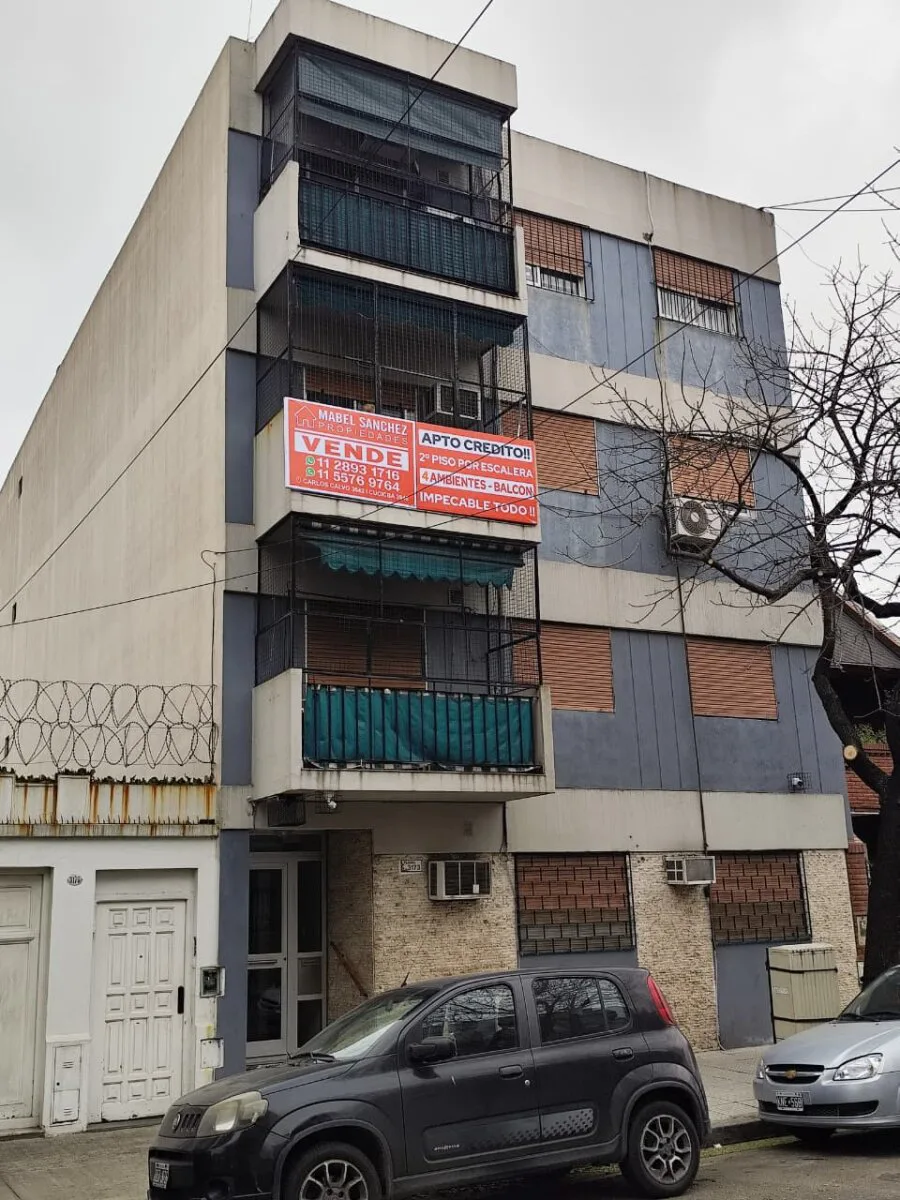 VENTA DEPARTAMENTO 4 AMBIENTES POMPEYA POR ESCALERA