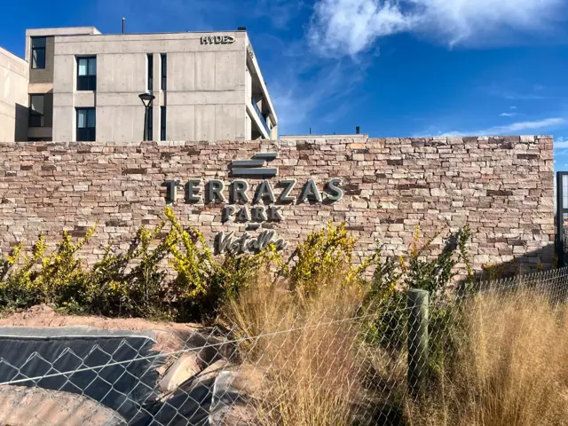 VENTA DE LOTE DE 500 m² EN  TERRAZAS PARK VISTALBA