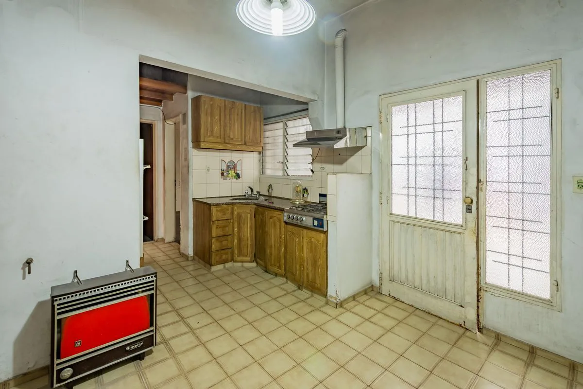 Venta PH Tipo Casa con Local y Garaje foto 3