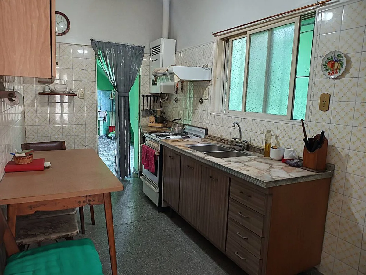 Venta casa en Flores Sur lote propio 177m2 totales foto 2