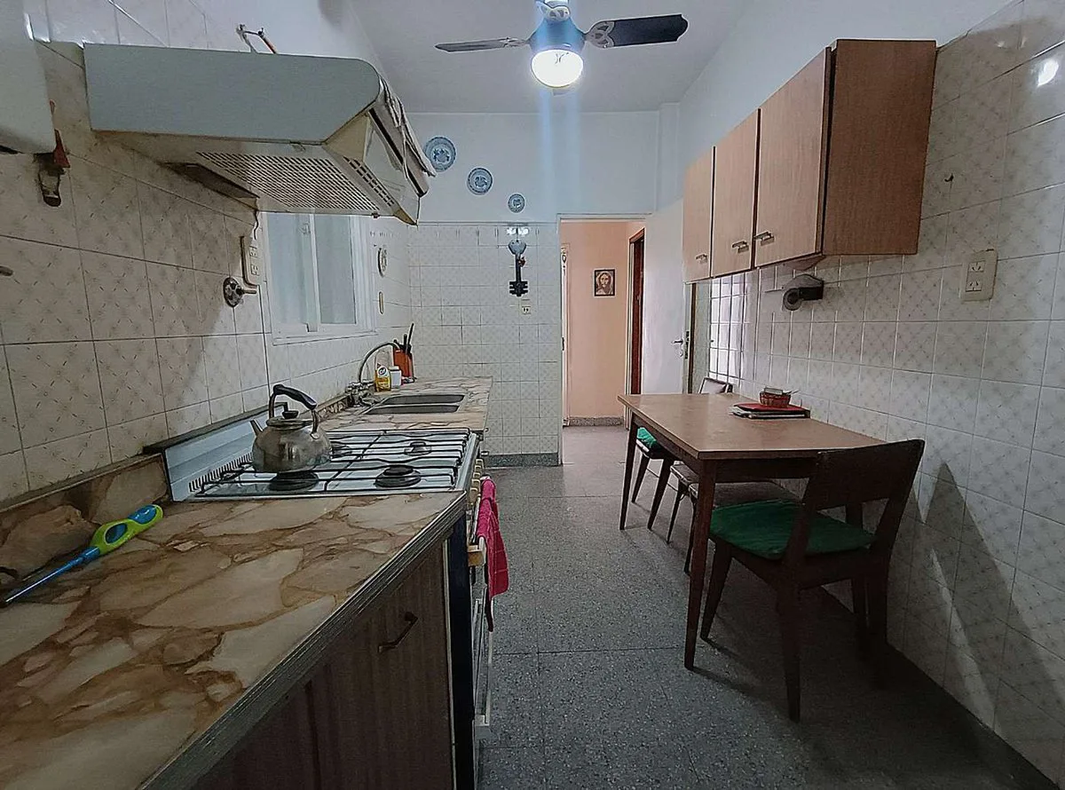 Venta casa en Flores Sur lote propio 177m2 totales foto 3