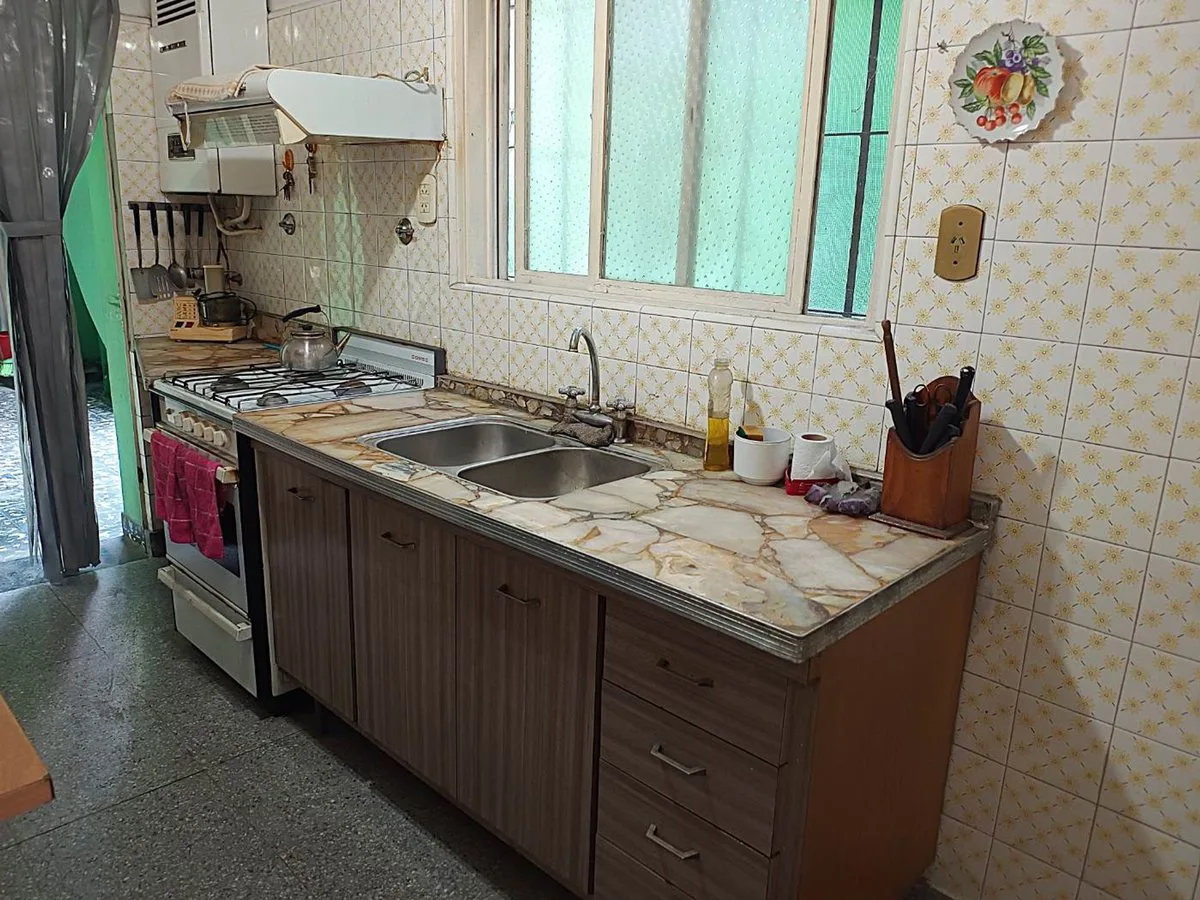 Venta casa en Flores Sur lote propio 177m2 totales foto 4