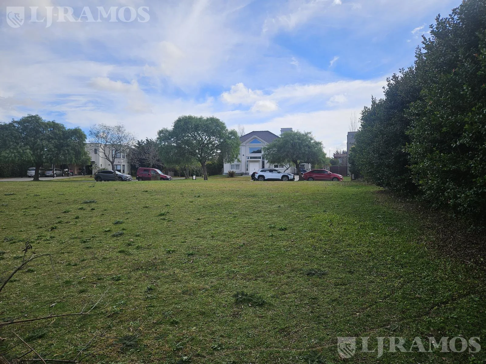 Lote a la LAGUNA de 800 m2  en venta en San Isidro Labrador. foto 4