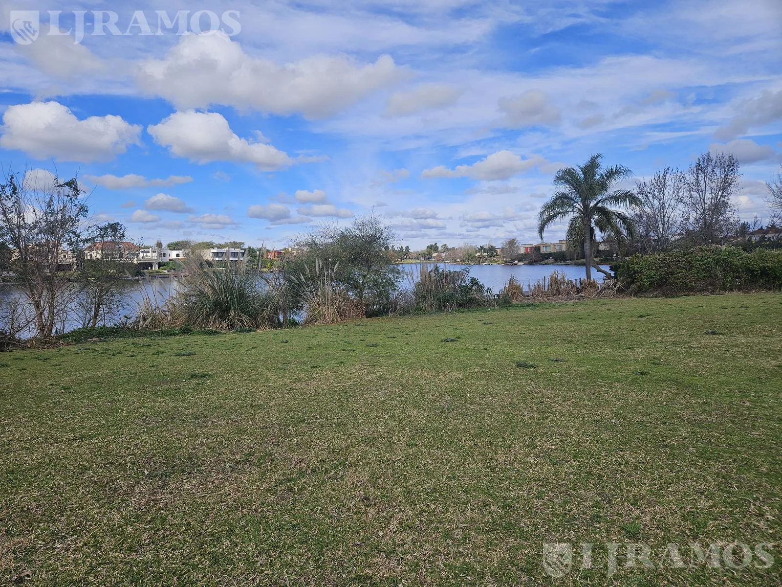 Lote a la LAGUNA de 800 m2  en venta en San Isidro Labrador. foto 5