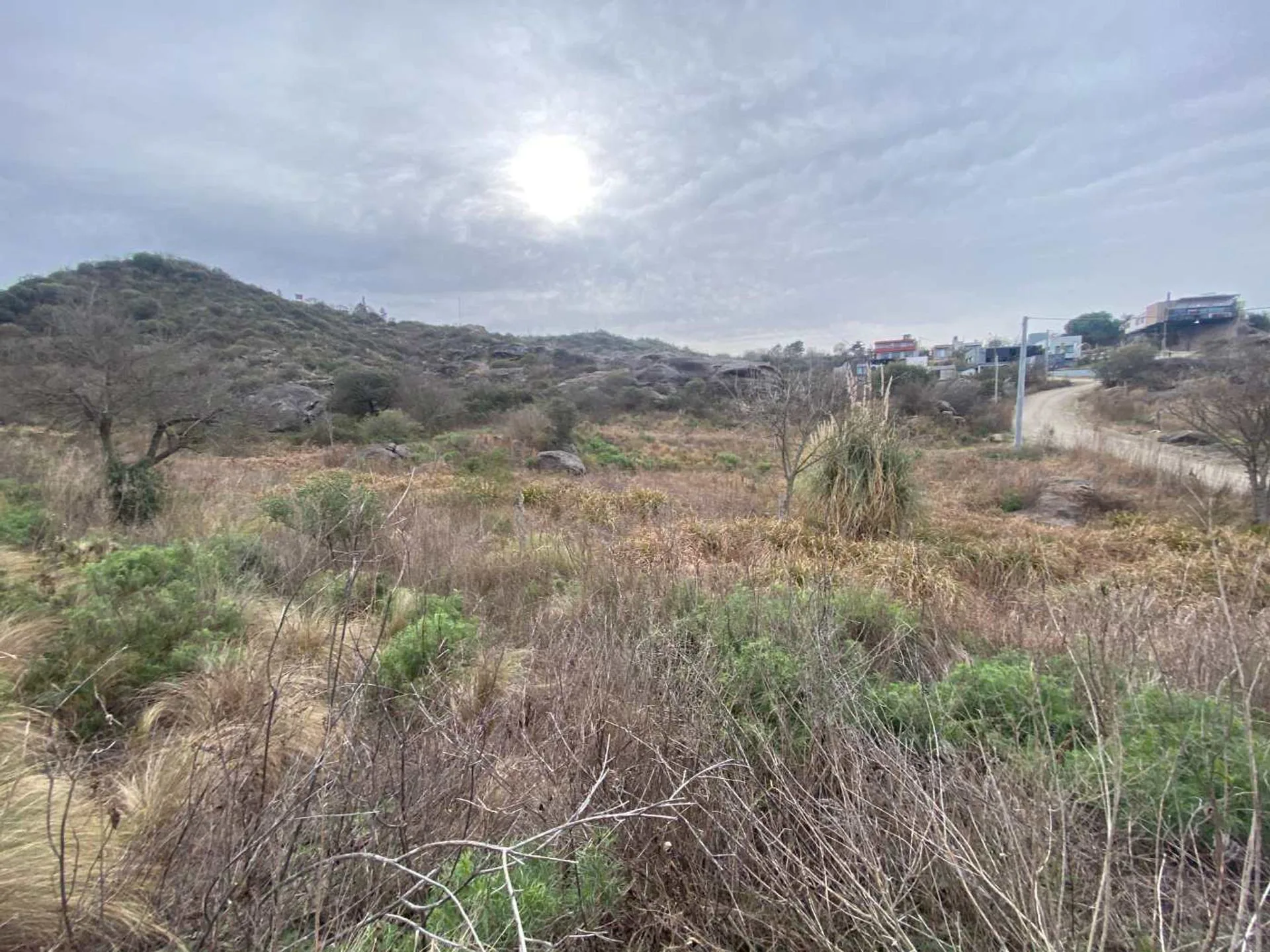 VENDE PERMUTA TERRENO 2071 m2 ESCRITURA CARLOS PAZ foto 4