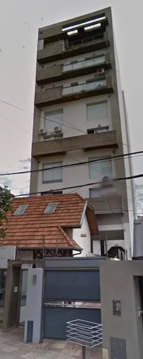 Departamento piso 4 ambientes con cochera doble en Bernal Centro