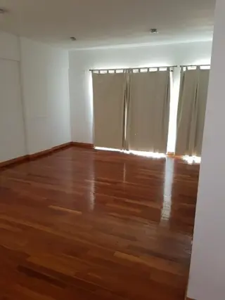 Departamento piso 4 ambientes con cochera doble en Bernal Centro foto 2