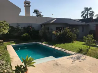 CASA 2 PLANTAS JARDIN Y PISCINA foto 2