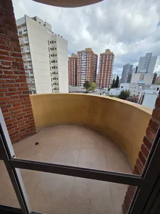 Departamento 1 dormitorio c/balcon y baulera foto 3