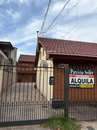 Alquiler duplex 3 ambientes con patio cochera Isidro Casanova foto 1
