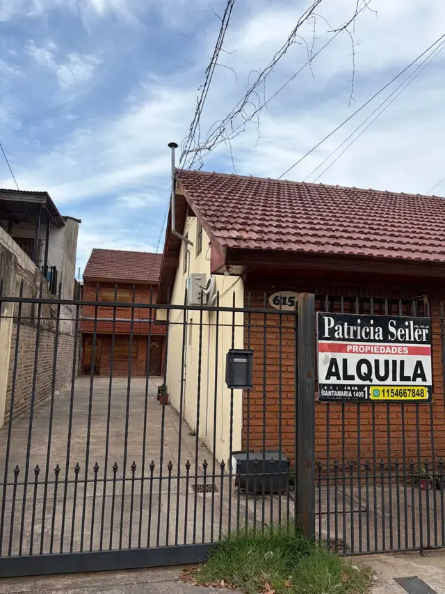 Alquiler duplex 3 ambientes con patio cochera Isidro Casanova