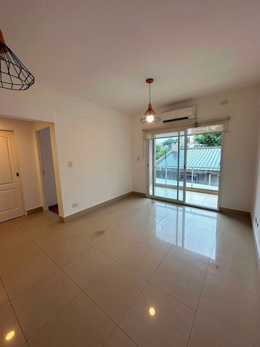 Venta departamento 3 ambientes con balcón foto 3
