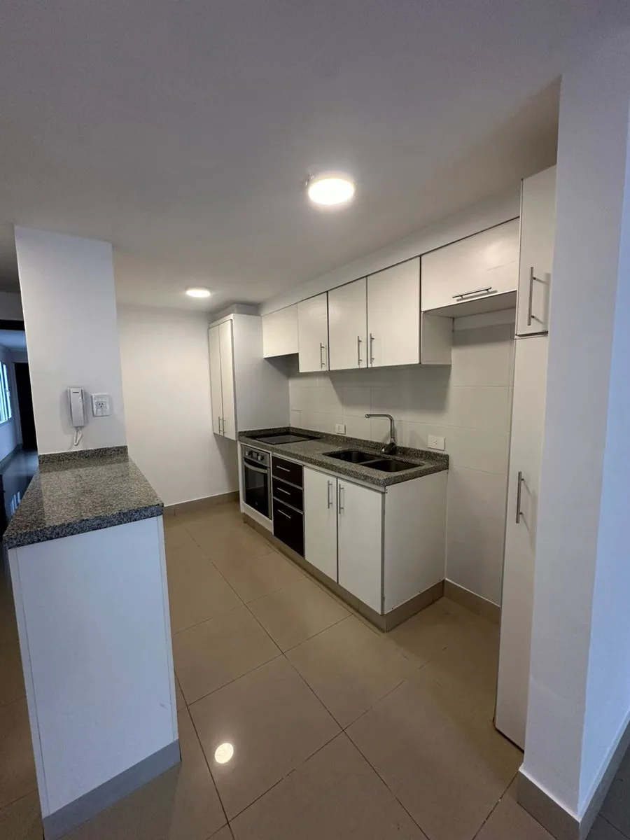 Venta departamento 3 ambientes con balcón foto 4