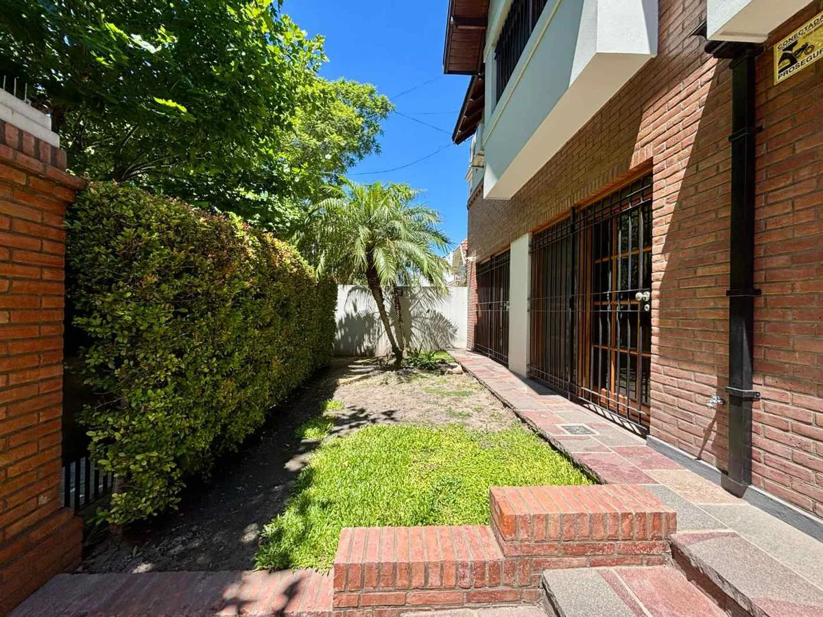 VENTA | CASA | 6 AMBIENTES | 4 COCHERAS | PILETA foto 5