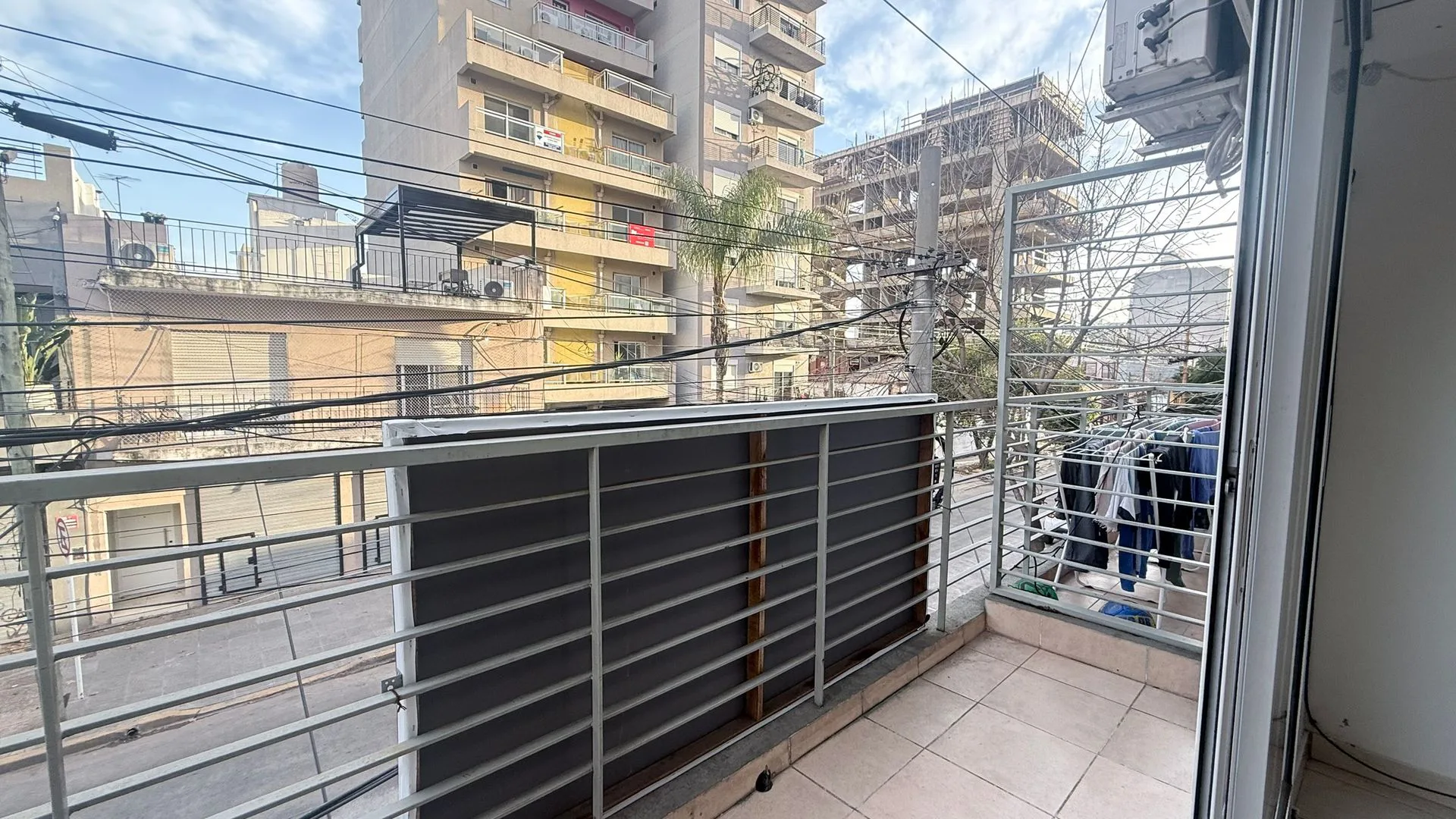 VENDE 2 AMB 1er piso CASEROS MUY LINDO foto 3