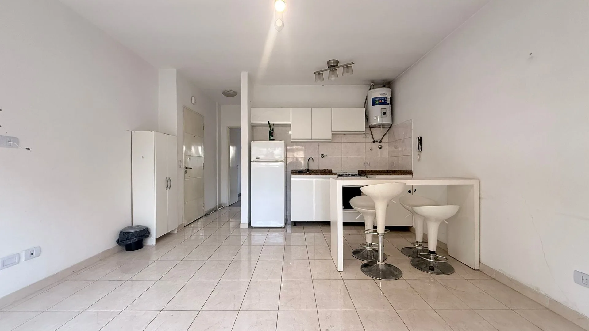 VENDE 2 AMB 1er piso CASEROS MUY LINDO foto 5