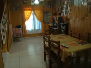 LONGCHAMPS: BARRIO POLICIAL. DUPLEX  3 DORMITORIOS C/ PARQUE  y GARAGE PARA DOS AUTOS ***EXCELENTE OPORTUNIDAD*** foto 3