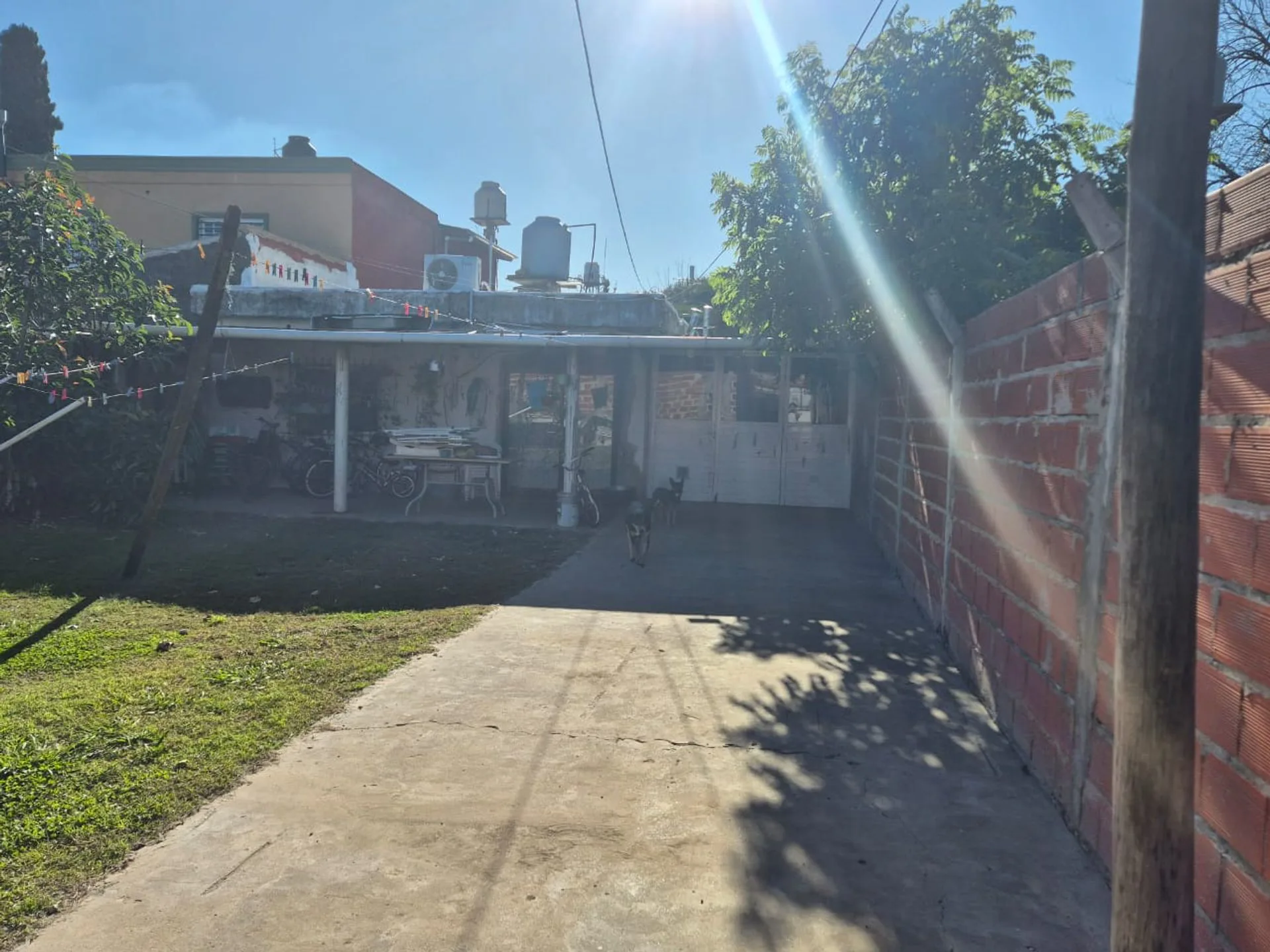 CASA EN VENTA 400M2+3DEPTOS+PARRILLA, PATIO JCPAZ foto 2