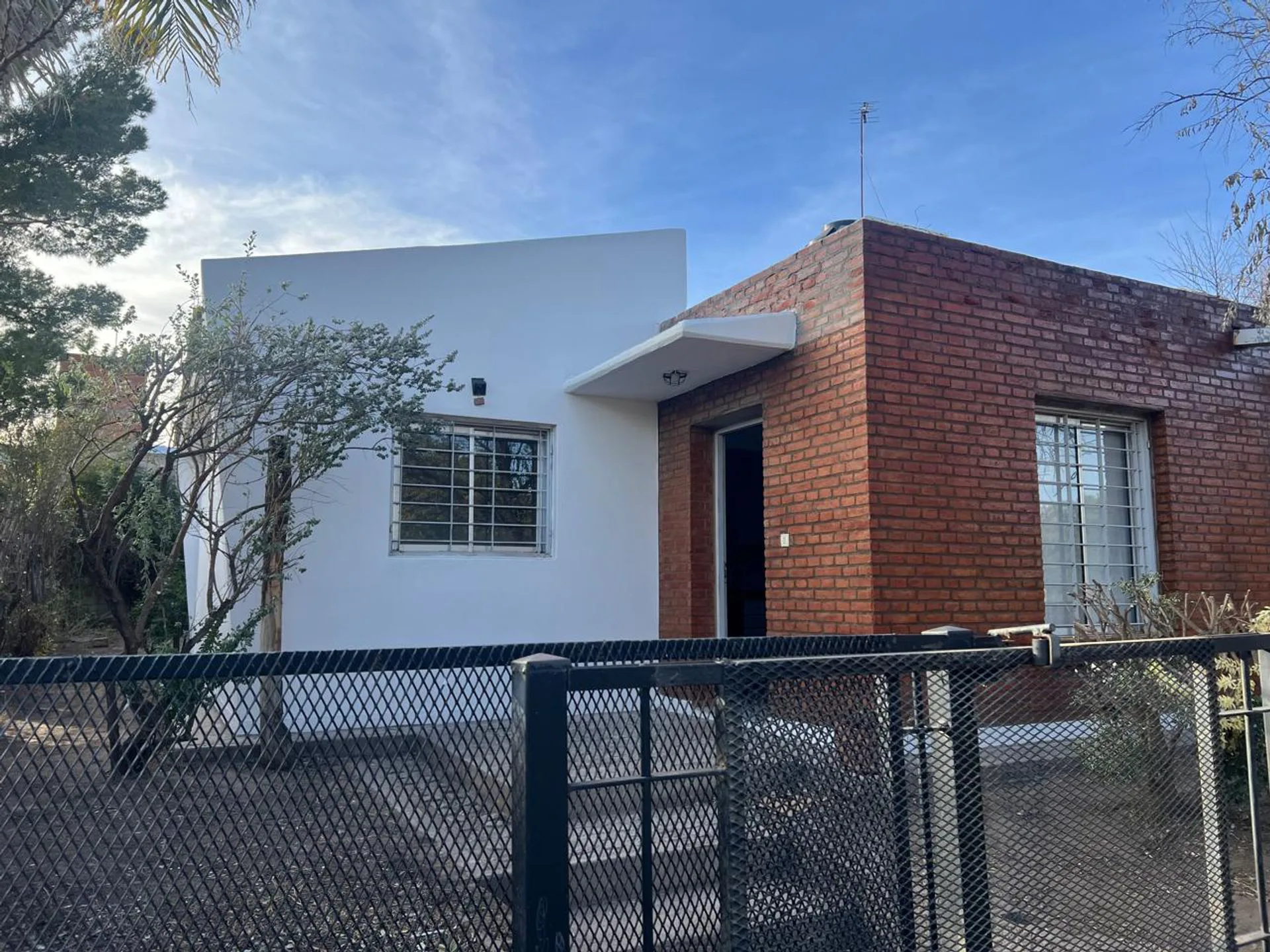 VENTA DE CASA EN BARRIO LOS LAPACHOS LA PUNTA foto 3
