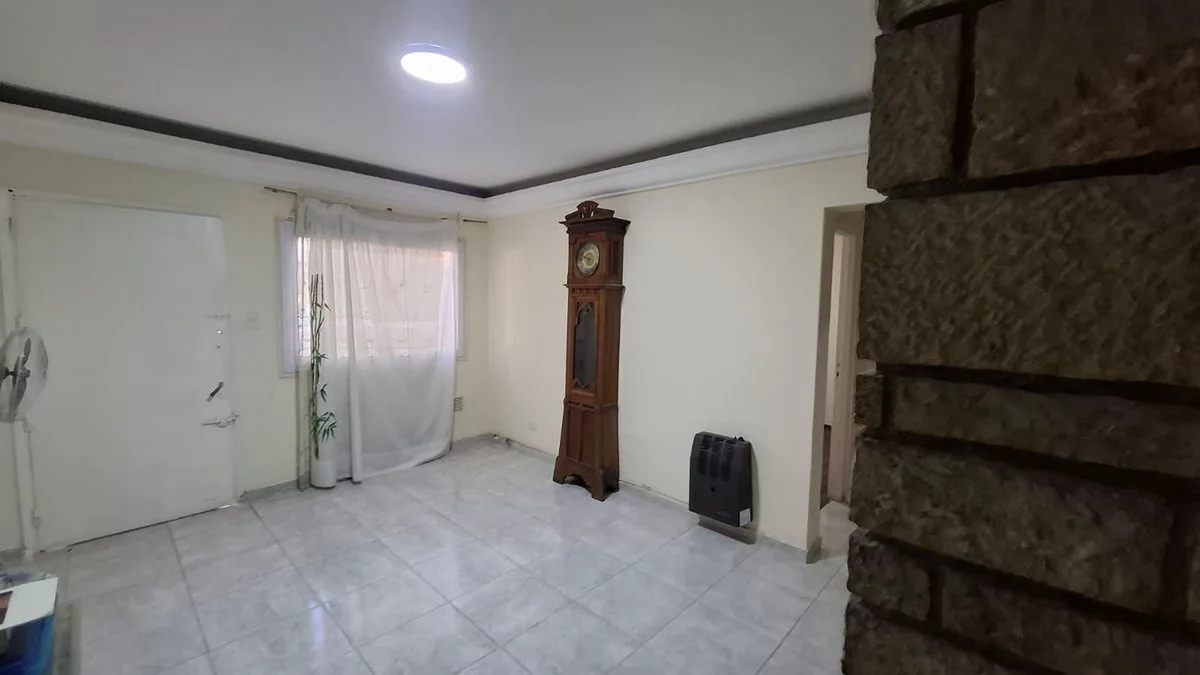 Departamento dos dormitorios planta baja con patio foto 3