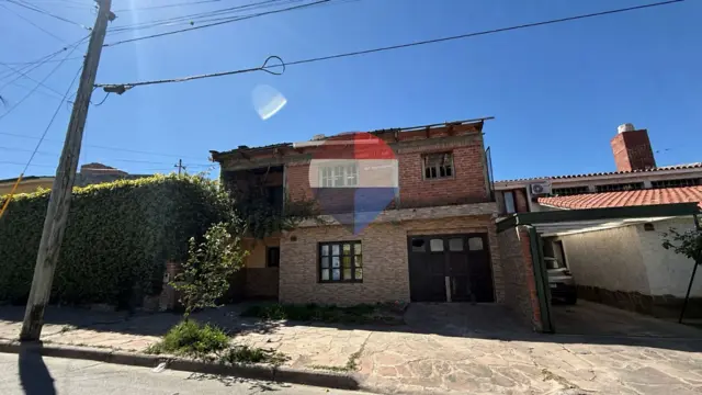VENTA CASA DE 5 DORMITORIOS BARRIO CIUDAD DE NIEVA