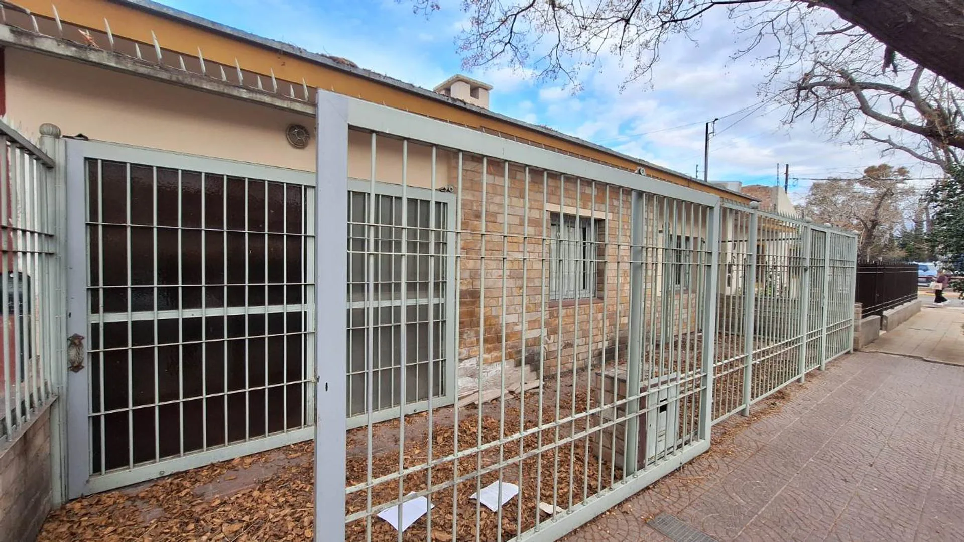 Venta Casa para refaccionar Gauymallén foto 2