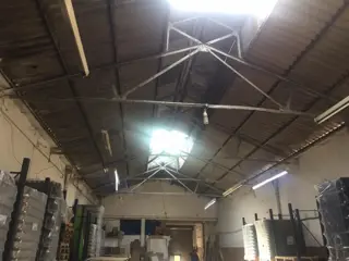 Galpón/deposito con Vivienda de 4 Ambientes, 360 m2 totales. foto 3