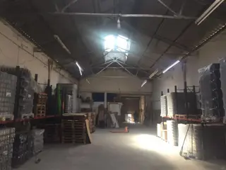 Galpón/deposito con Vivienda de 4 Ambientes, 360 m2 totales. foto 4