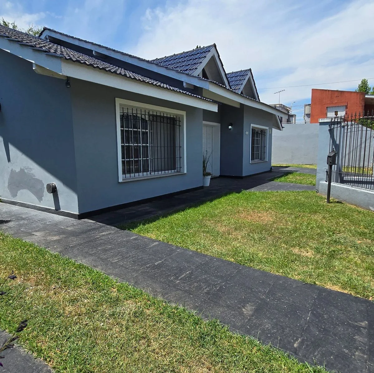 VENTA CASA 3 DORMITORIOS, PARQUE QUINCHO PARRILLA