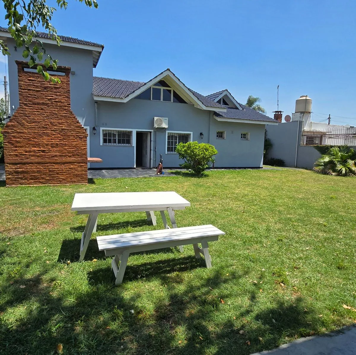 VENTA CASA 3 DORMITORIOS, PARQUE QUINCHO PARRILLA foto 2