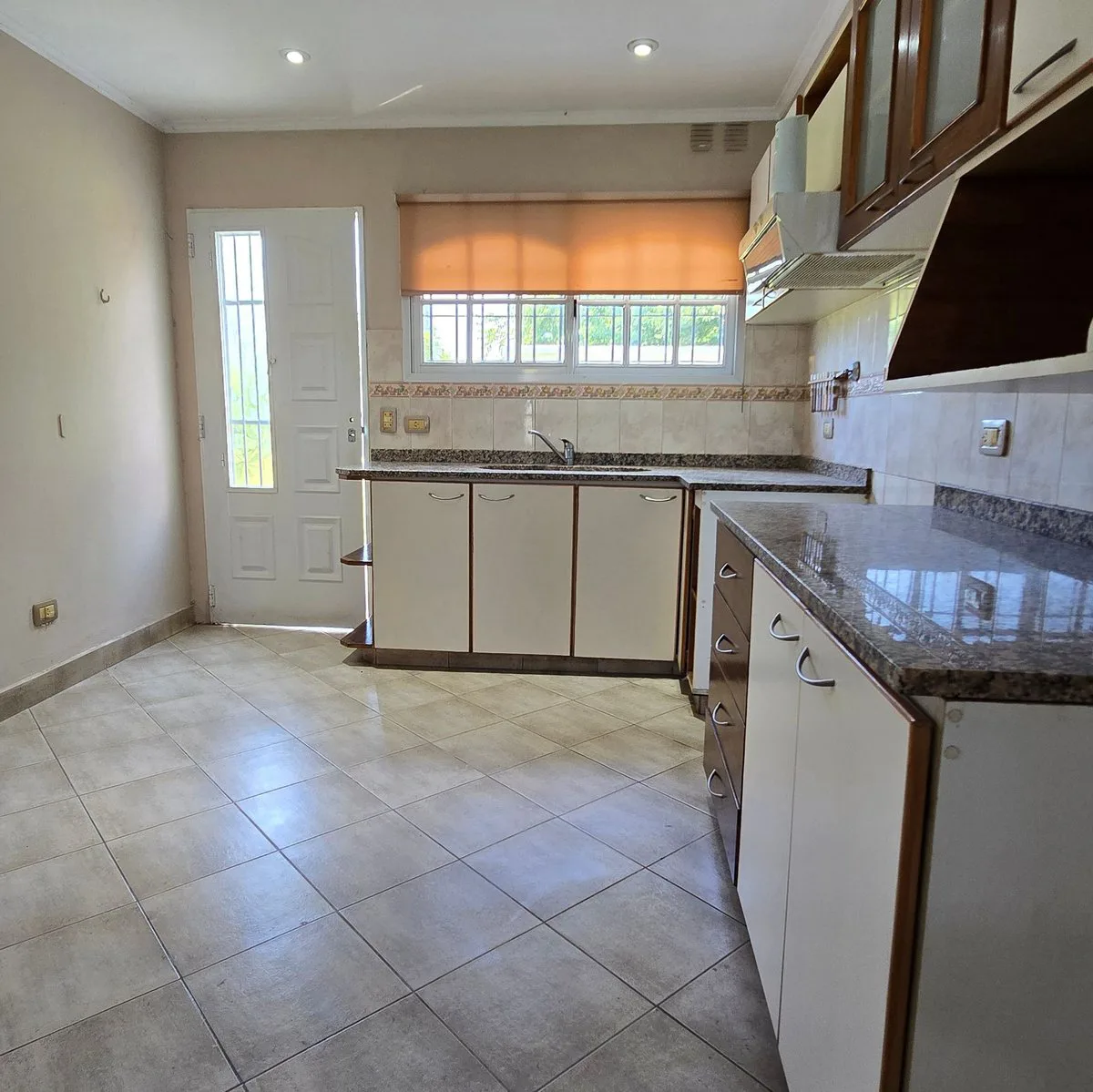VENTA CASA 3 DORMITORIOS, PARQUE QUINCHO PARRILLA foto 3