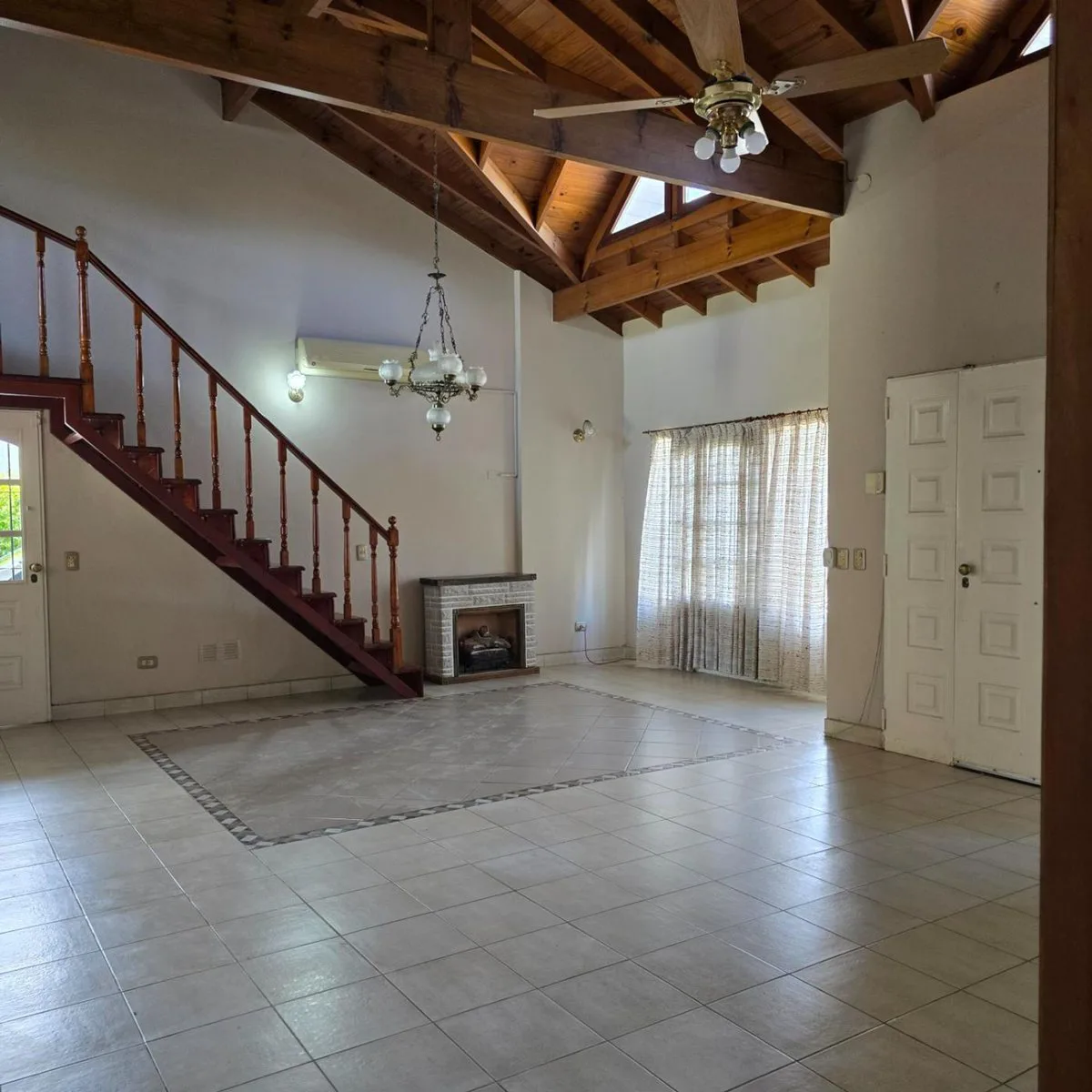 VENTA CASA 3 DORMITORIOS, PARQUE QUINCHO PARRILLA foto 4