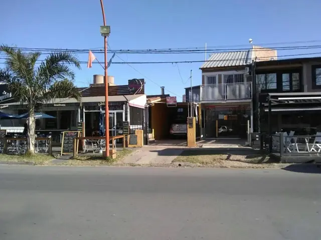 CASA+LOCAL COMERCIAL FRENTE AL LAGO SAN ROQUE. UBICACION Y VISTA PRIVILEGIADA