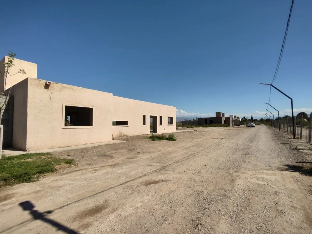 VENTA CASA EN CONSTRUCCION. B° PRIVADO.SANTA LUCIA foto 3