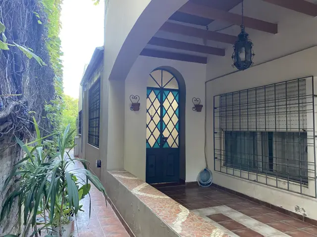 Casa en Banfield, AMPLIA, lavadero, 3 BAÑOS , 3 DORMITORIOS Y QUINCHO