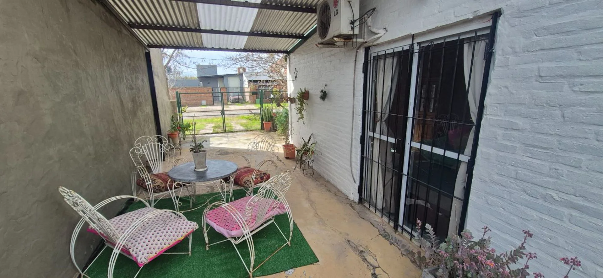 En Venta Casa de 2 dormitorios. Funes foto 2