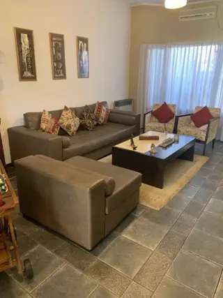 Casa con Pileta Climatizada- 2 Quinchos - Sauna - Jardín - Terraza con Deck - GYM - Dependecia de Servicio foto 3