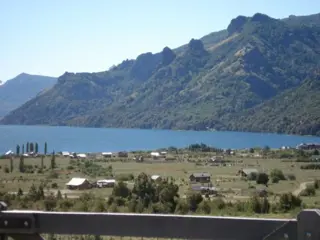 Lote en Meliquina. Frente al lago. Inmejorable ubicación. Apto uso comercial foto 2