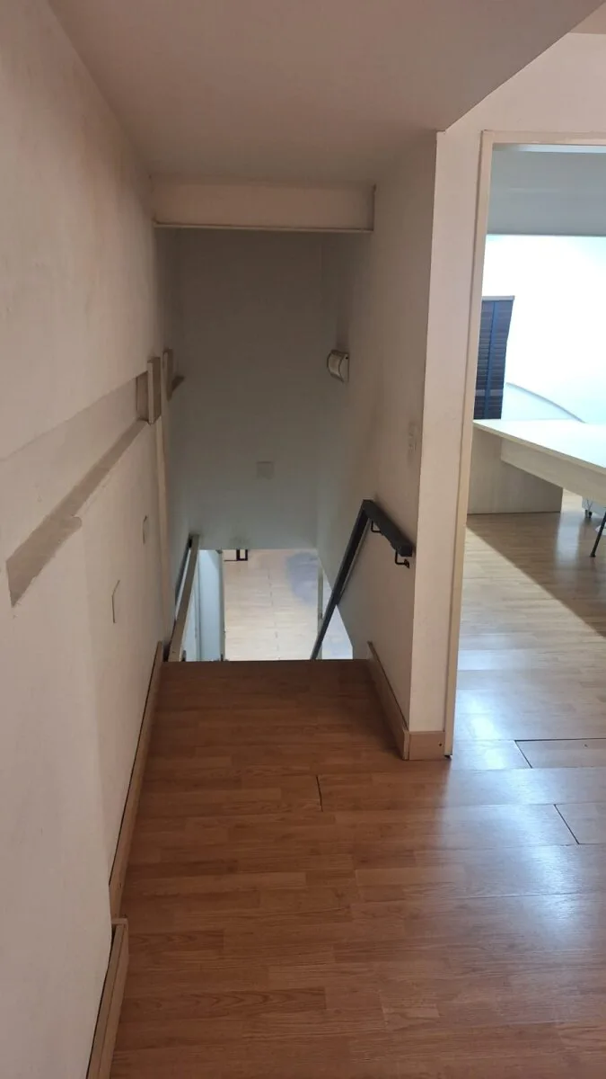 V./CRESPO, LOCAL, CON VIVIENDA U OFICINA, BUENA UBICACION,AMPLIO, MUY BUENA UBICACION foto 2