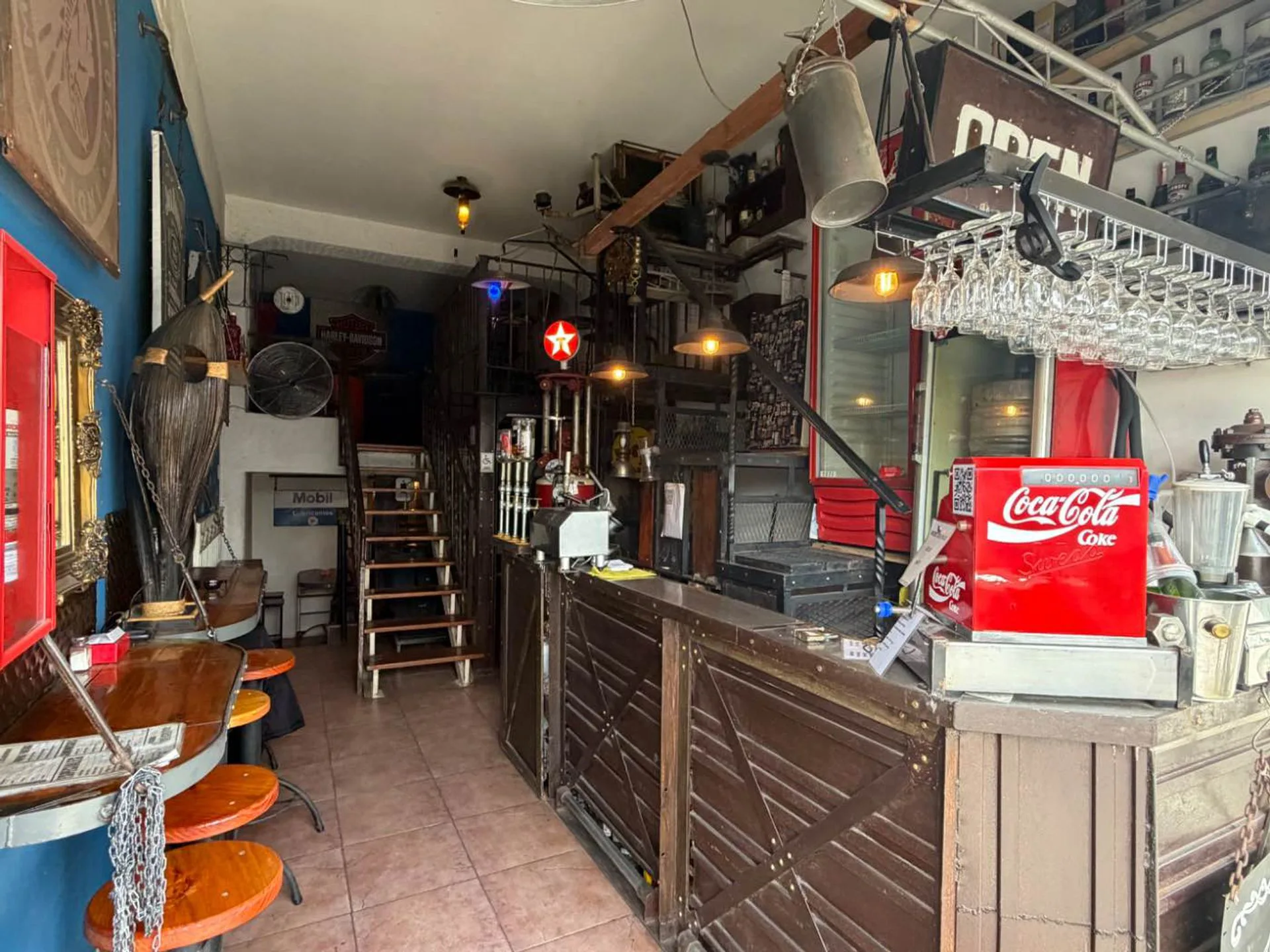OPORTUNIDAD-VENTA FONDO DE COMERCIO (BAR Equipado) foto 3