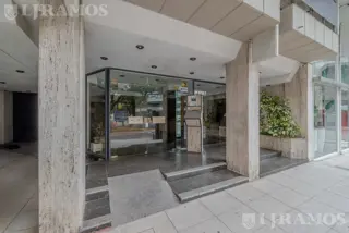 ESPLENDIDO SEMIPISO DE 3 DORMITORIOS RECICLADO CON BALCON TERRAZA EN LA LUCILA foto 2