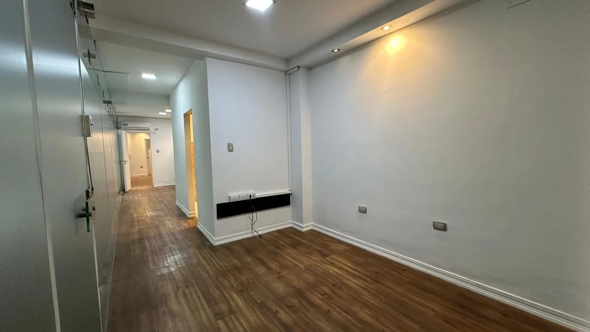 Oficinas / Local en Venta en Zona Centro de 90 M2 foto 2