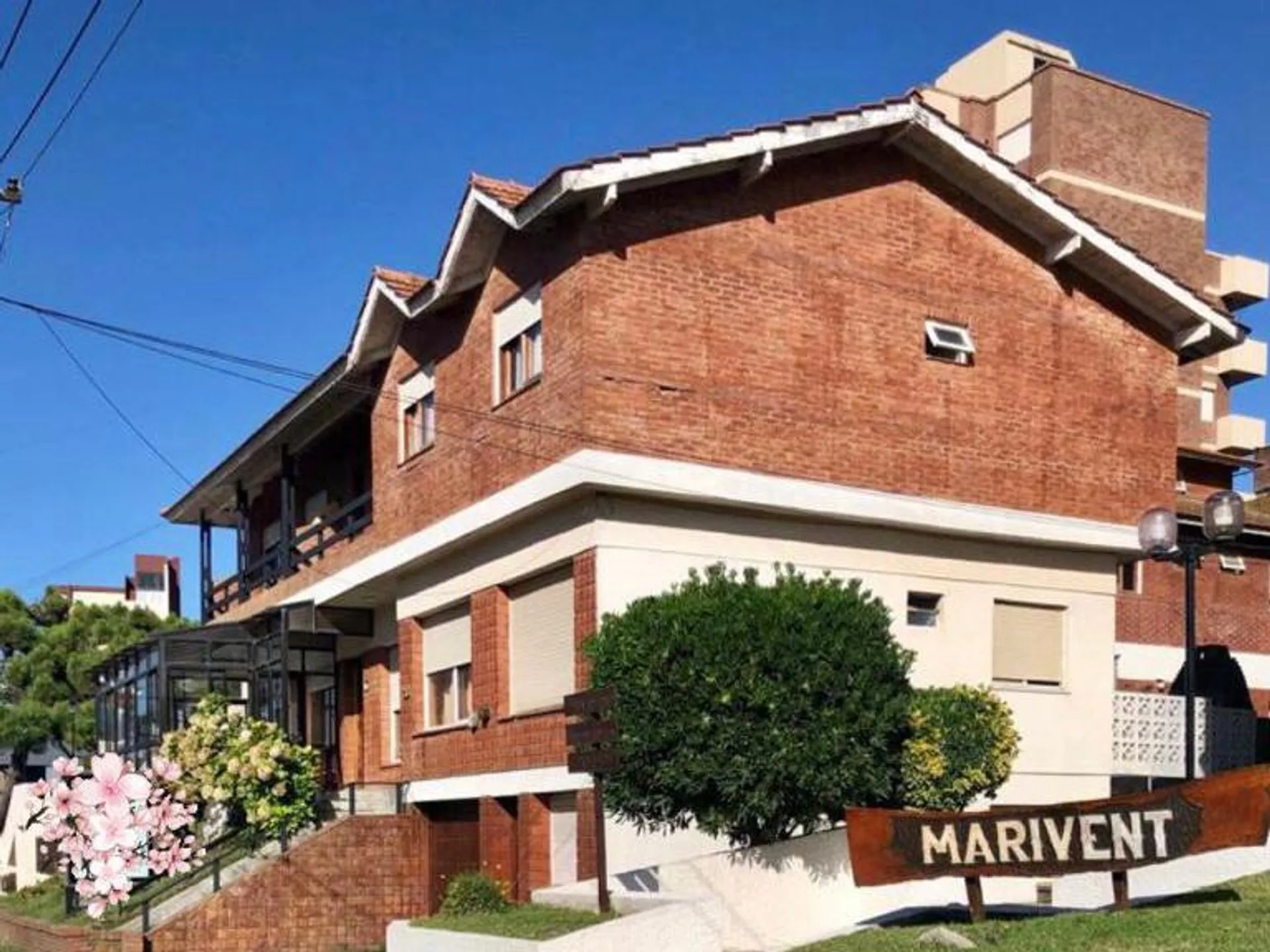 Hotel en Venta Villa Gesell 1 cuadra del mar foto 4