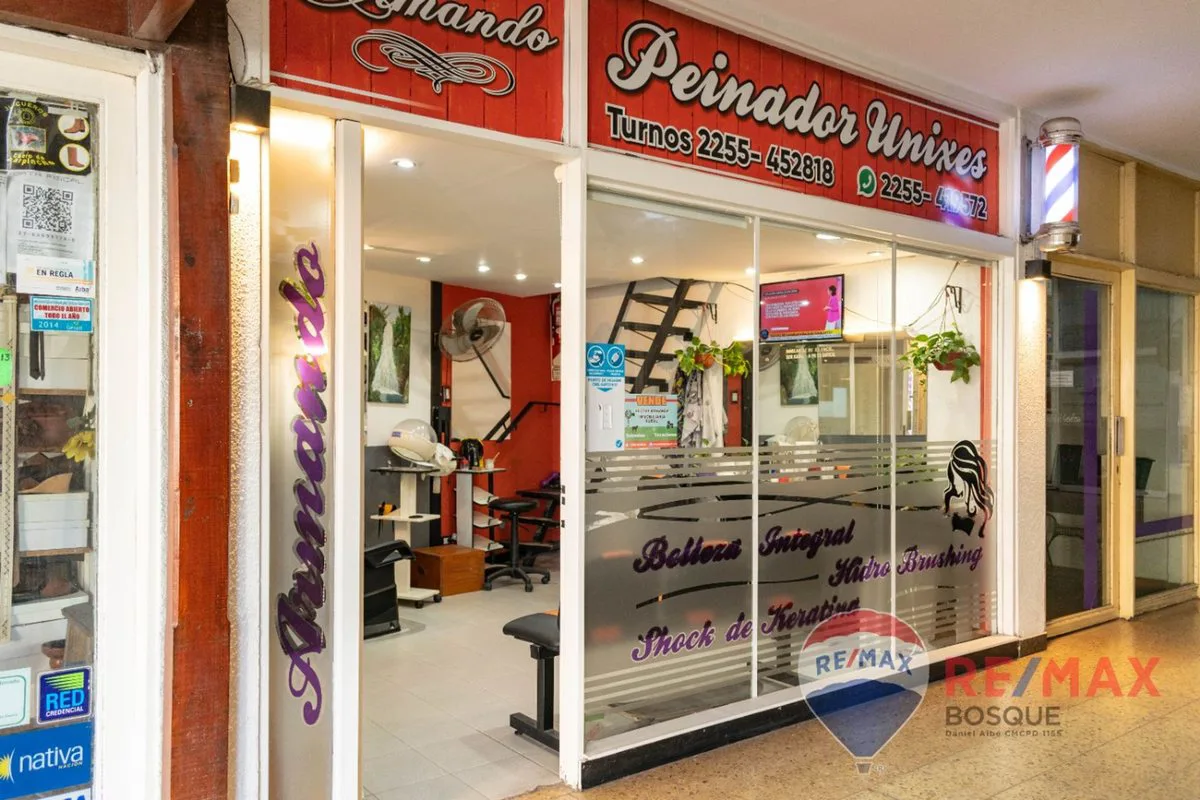 Local venta Villa Gesell sobre AV 3 centro foto 3