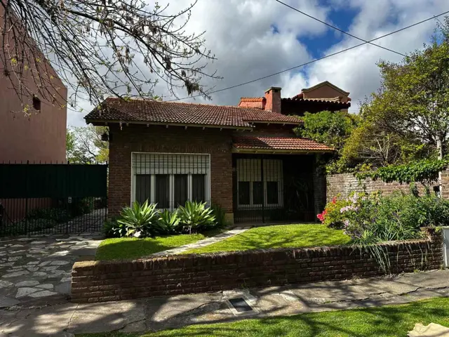 VENTA CASA 3 AMB. COCH Y PARQUE LOMAS SAN ISIDRO