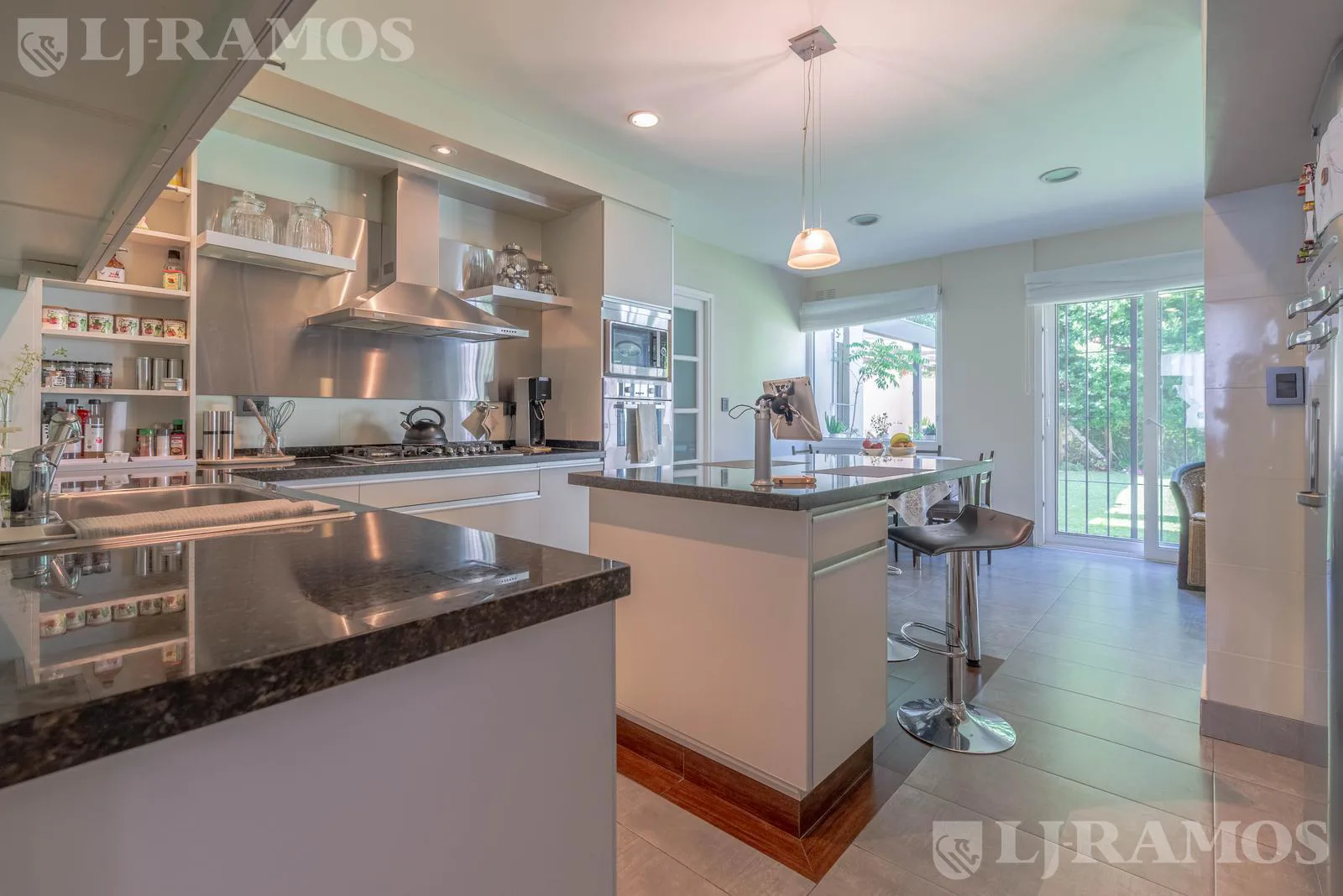 Casa reciclada impecable en venta foto 4