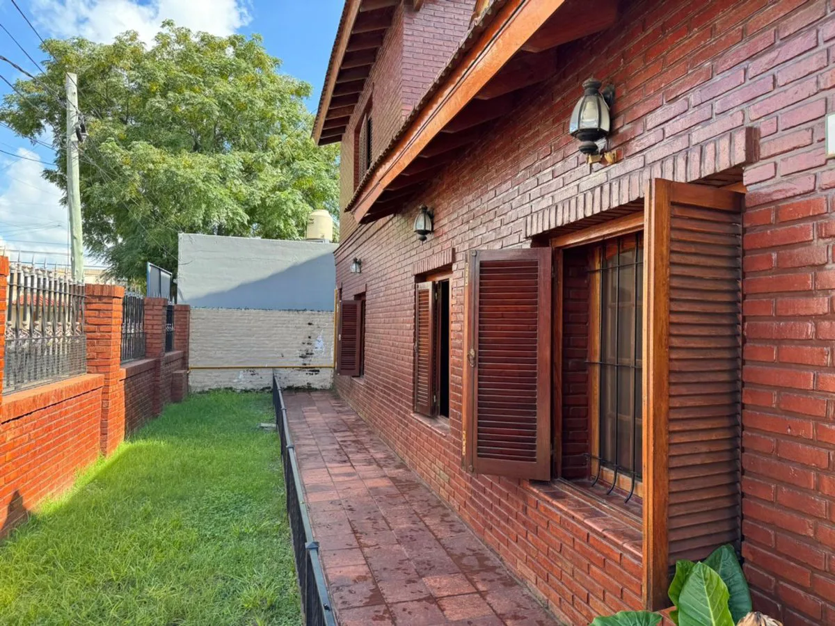 VENTA CASA EN PILAR CENTRO CALLE BOLIVAR AL 800 foto 3