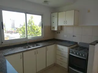 Piso tres ambientes con cochera foto 5