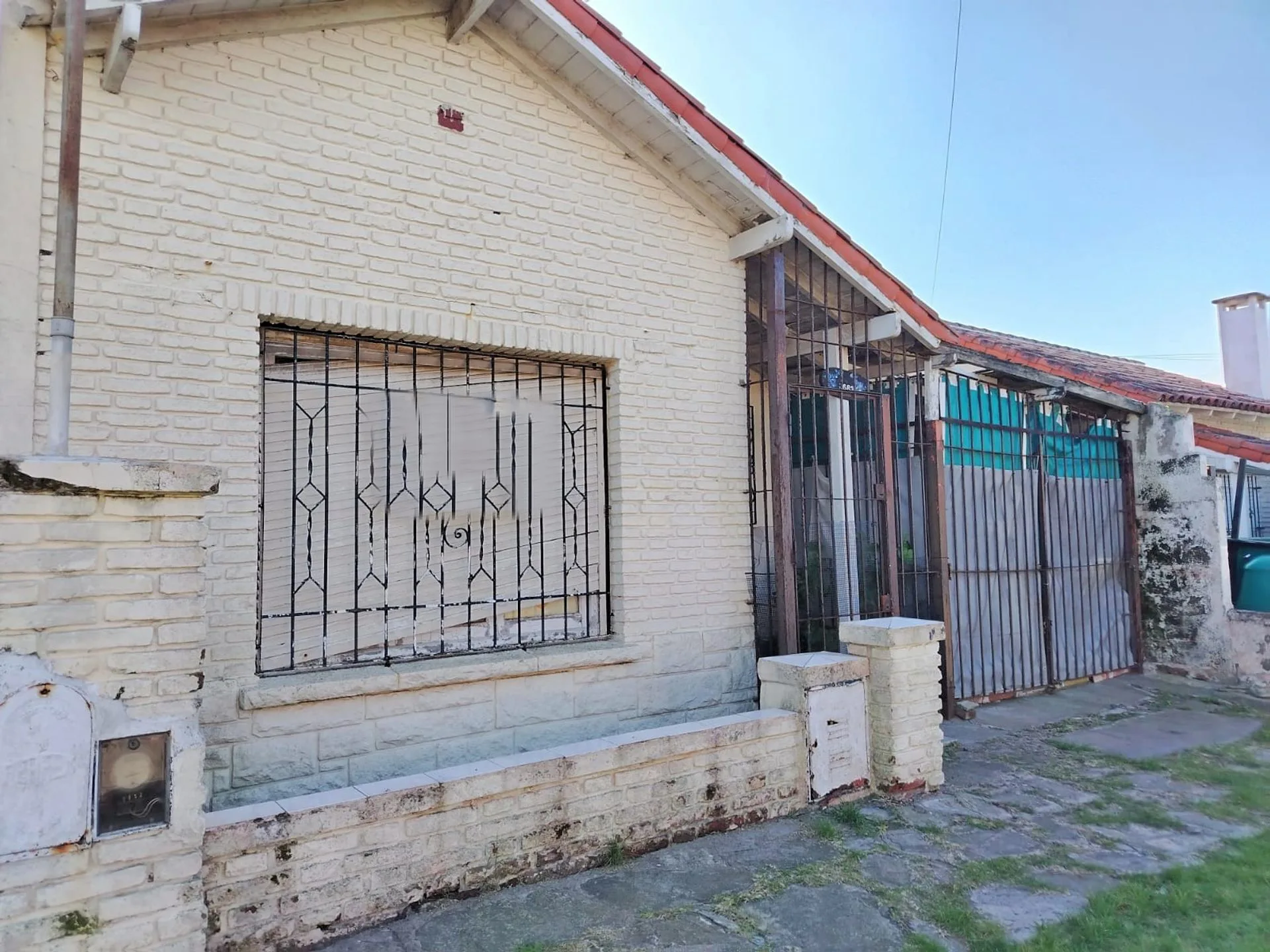 Venta casa 3 ambientes con patio y cochera Faro foto 2