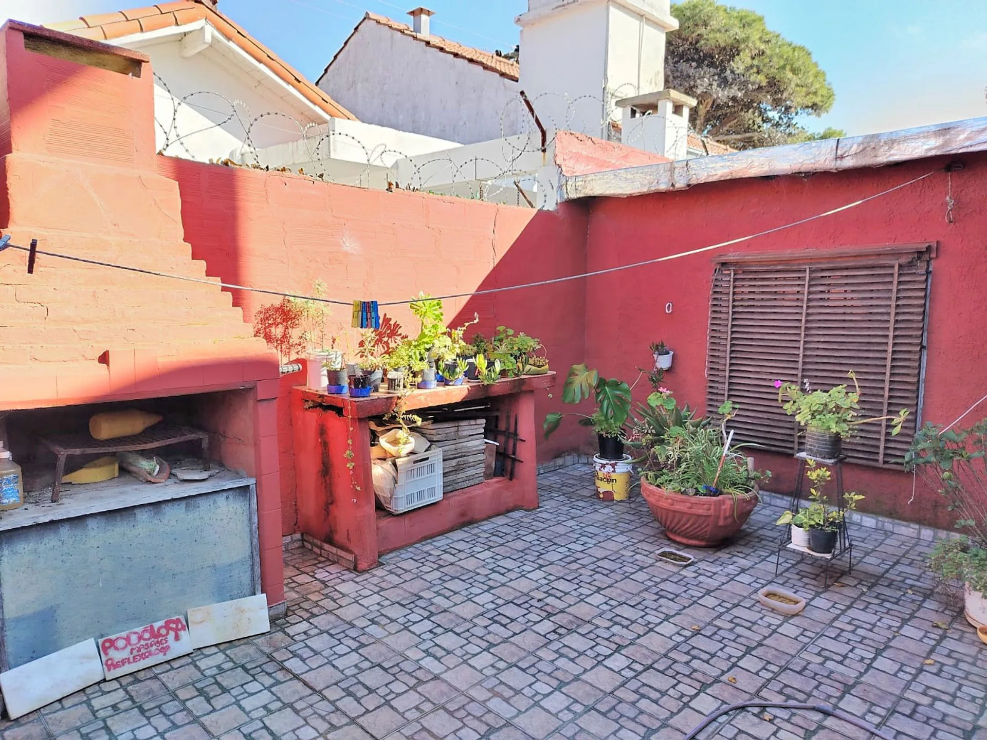 Venta casa 3 ambientes con patio y cochera Faro foto 3